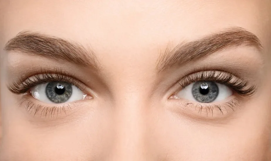 Olhos fundos — foto de referência do formato do olho